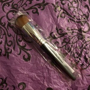 Younique Foundation Brush